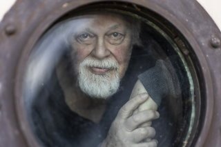 Le militant écologiste Paul Watson pose pour une photo lors d'une interview à l'intérieur d'une péniche sur la Seine à Paris (archives). KEYSTONE/EPA/YOAN VALAT